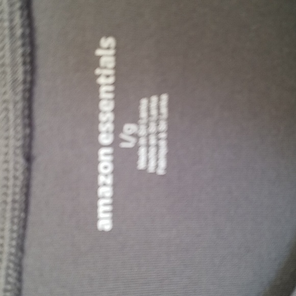 Amazon Essentials Large Cool Tee - M - Picture 2 of 7